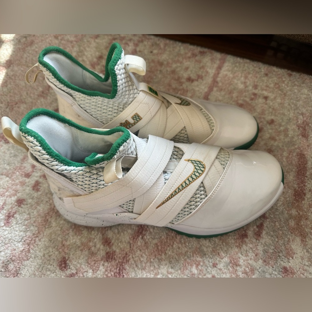 Nike LeBron Soldier 1 men's shoes size 12  (127) - Picture 6 of 8